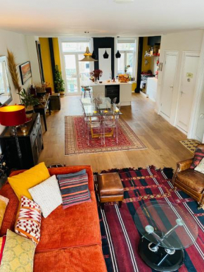 Luxury spacious triplex in heart of old de Pijp